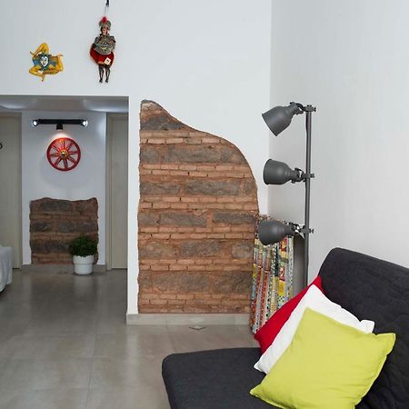 Al Cortile Del Re Luxury Home Катания Екстериор снимка