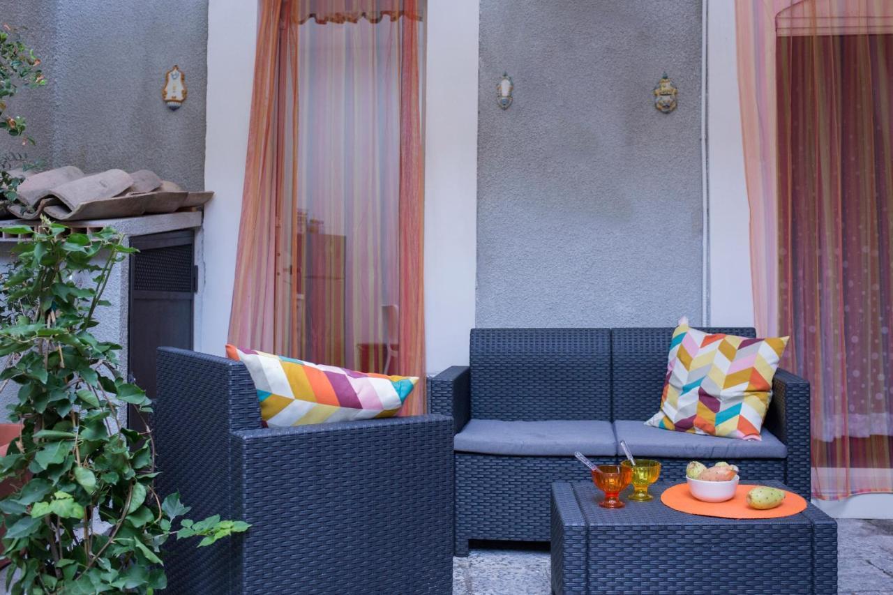Al Cortile Del Re Luxury Home Катания Екстериор снимка