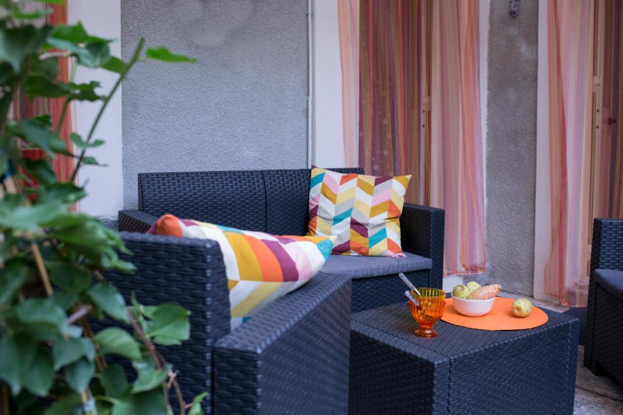 Al Cortile Del Re Luxury Home Катания Екстериор снимка