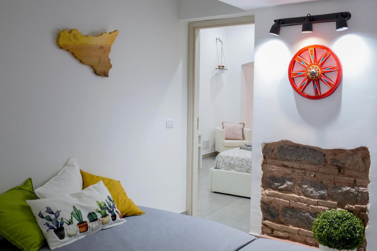 Al Cortile Del Re Luxury Home Катания Екстериор снимка